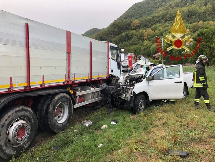 Furgone si scontra con un camion a Gaiola Furgone si scontra con un camion a Gaiola