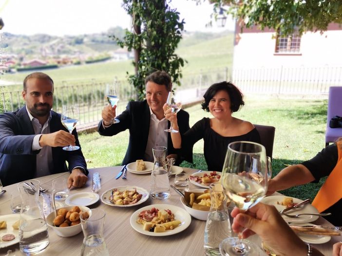 Marta Giovannini e Luigi Marattin con Matteo Renzi alla Tenuta Carretta di Piobesi d'Alba Marta Giovannini e Luigi Marattin con Matteo Renzi alla Tenuta Carretta di Piobesi d'Alba