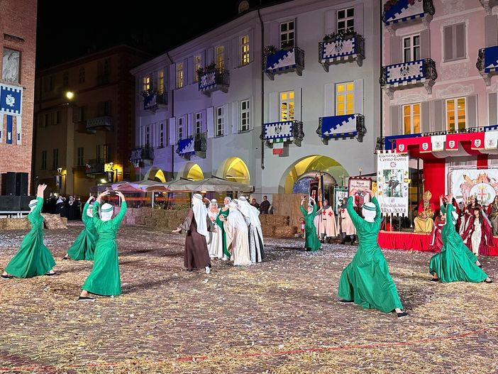 Un momento della Rievocazione storica andata in scena lo scorso anno in piazza Duomo