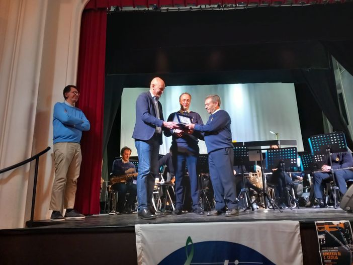 La banda musicale di Cherasco premia i volontari Rocco Petrolo e Roberto Viberti La banda musicale di Cherasco premia i volontari Rocco Petrolo e Roberto Viberti