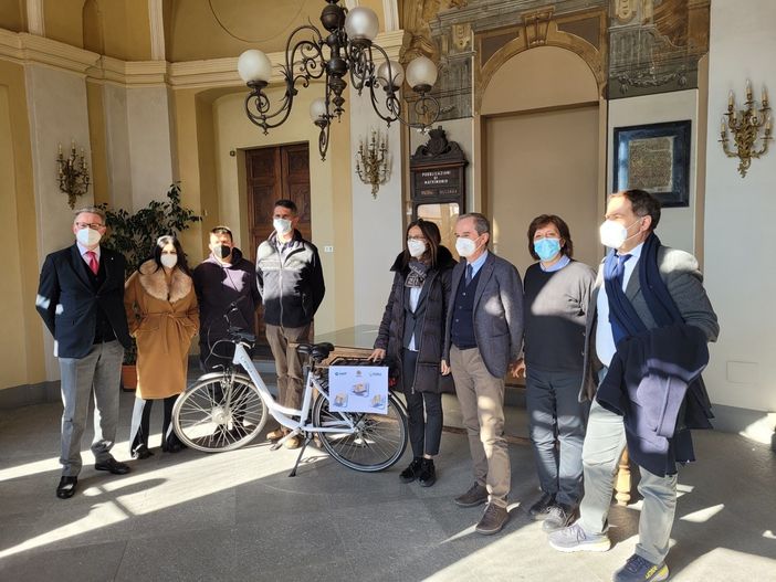 Alcuni momenti della presentazione avvenuta questa mattina presso il municipio braidese
