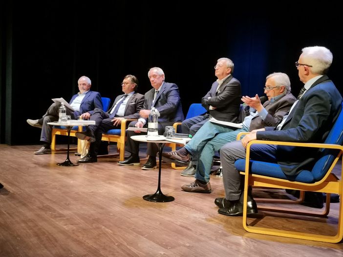 I relatori durante la conferenza sulle Langhe: il passato ed il futuro si incontrano