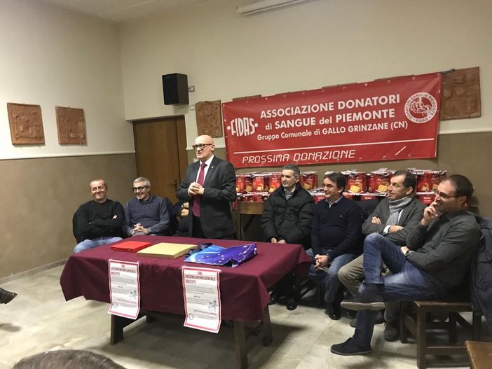 Franco Sampò (in piedi) è il capogruppo Fidas Grinzane Cavour
