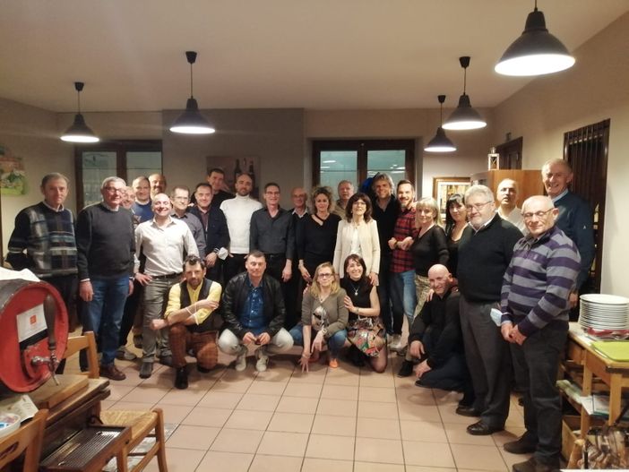 Elena Borgna (al centro) con colleghi ed ex colleghi della Polizia Municipale di Alba Elena Borgna (al centro) con colleghi ed ex colleghi della Polizia Municipale di Alba