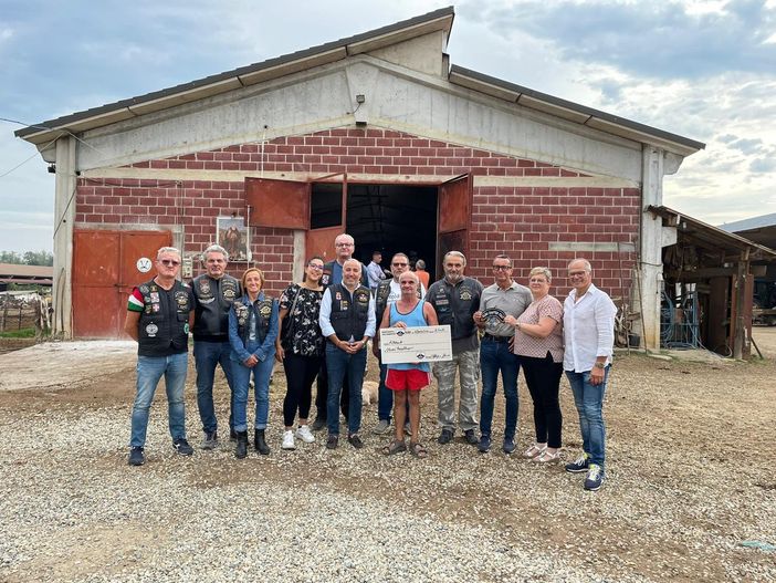 La generosità di Alba Chapter e la nascita di un vitellino nell’allevamento falcidiato dal sorgo [FOTO]