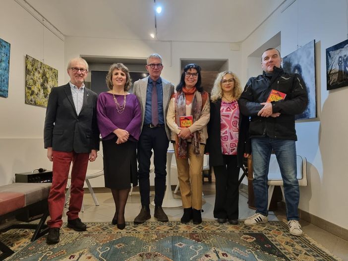 La mafia spiegata al Caffè letterario per comprendere e conoscere l’importanza della legalità La mafia spiegata al Caffè letterario per comprendere e conoscere l’importanza della legalità