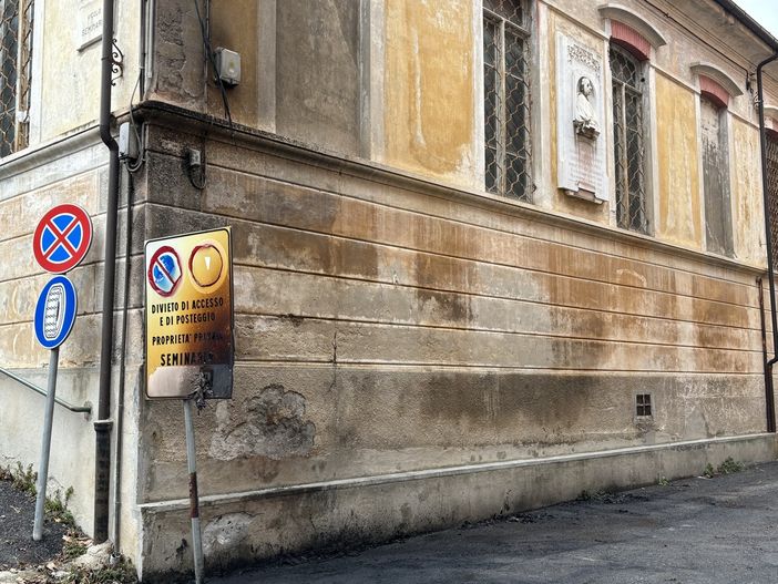 Il luogo dove era posteggiata l'auto Il luogo dove era posteggiata l'auto