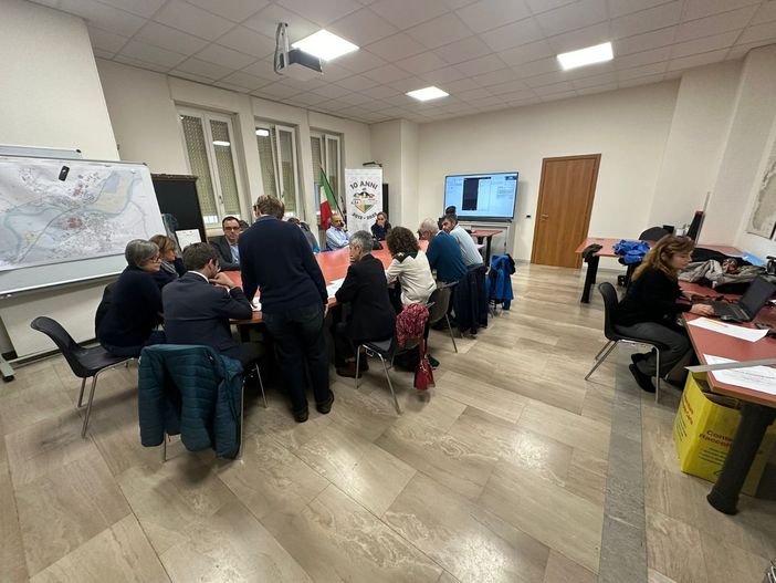 L'allestimento del Centro operativo comunale è deciso dal sindaco Alberto Gatto, anche assessore alla Protezione Civile