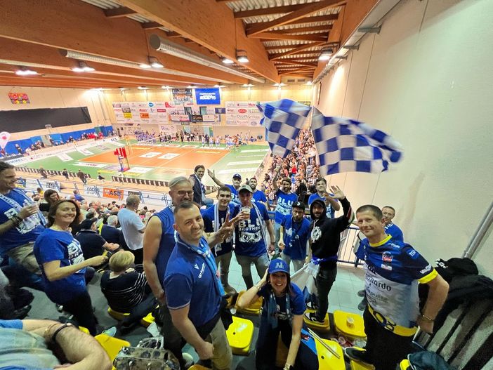 I Blu Brothers hanno seguito la squadra a Prata affrontando un viaggio di 1200 chilometri