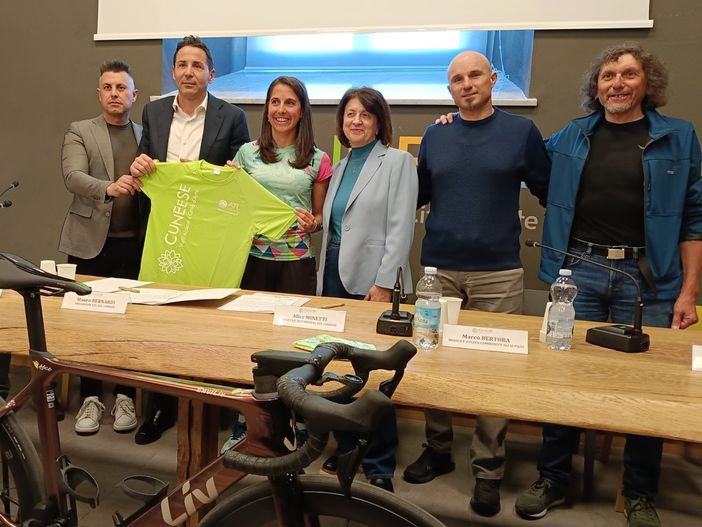 Nella foto: Davide Bima manager sportivo di Alice Minetti, Mauro Bernardi Presidente ATL del Cuneese, Alice Minetti atleta, Daniela Salvestrin Direttore ATL del Cuneese, Diego Colombari atleta e testimonial del Cuneese, Giovanni Panzera ambasciatore di Visitcuneese
