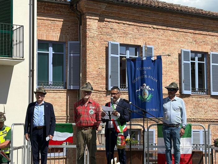A Monforte la giornata degli Alpini tra fiaccole, condivisione e memoria. Domenica la grande sfilata