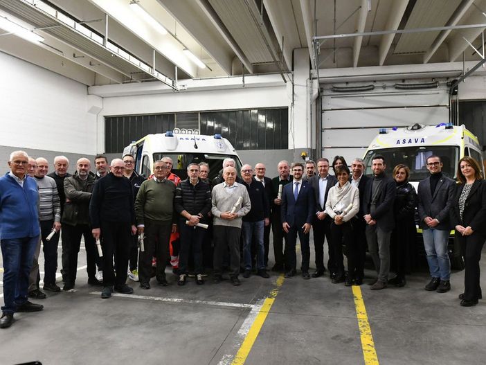 La premiazione dei volontari Asava  nel novembre 2024 (foto Barbara Guazzone)