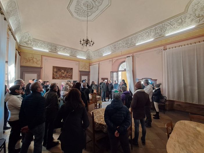 Una sala all'interno dell'eremo di Belmonte con gli affreschi del pittore Gonin