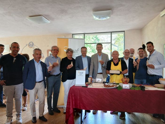 Un nuovo formaggio alla nocciola presentato a Cortemilia: "La valorizzazione passa anche dal gioco di squadra" Un nuovo formaggio alla nocciola presentato a Cortemilia: "La valorizzazione passa anche dal gioco di squadra"