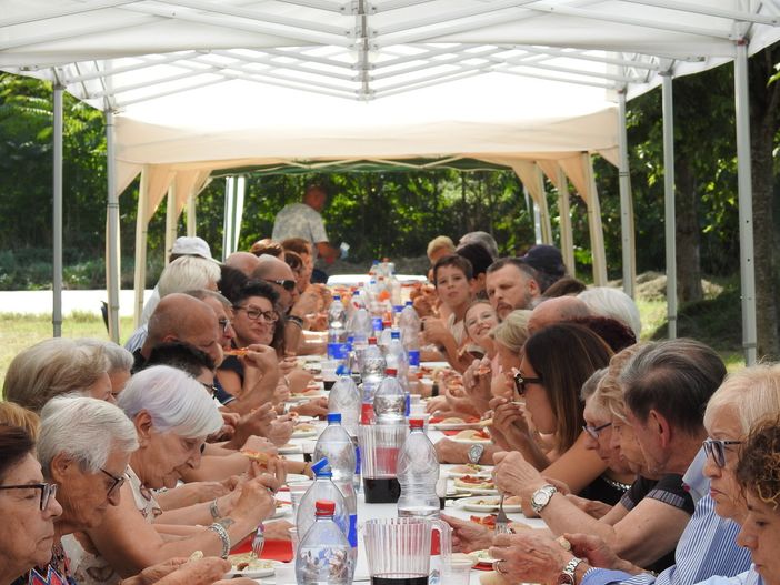 Alcuni momenti comunitari dei tre giorni di festa e volontariato a Cinzano