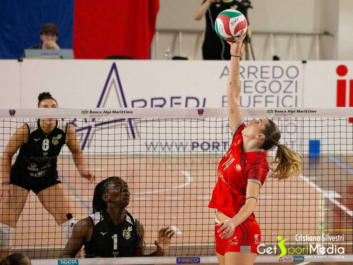 Una immagine del match tra Mondovì e Issa Novara (foto Cristiano Silvestri)