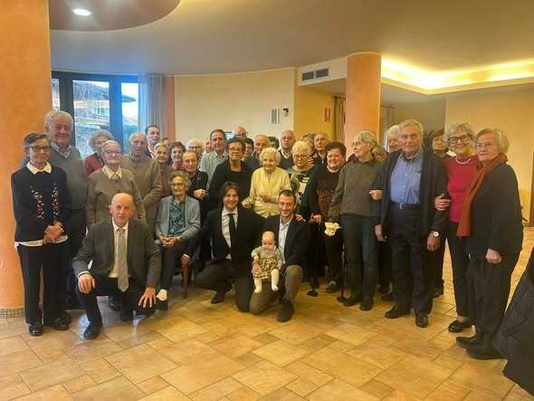 Serralunga, il pranzo degli anziani tra comunità e attenzione alla sicurezza Serralunga, il pranzo degli anziani tra comunità e attenzione alla sicurezza