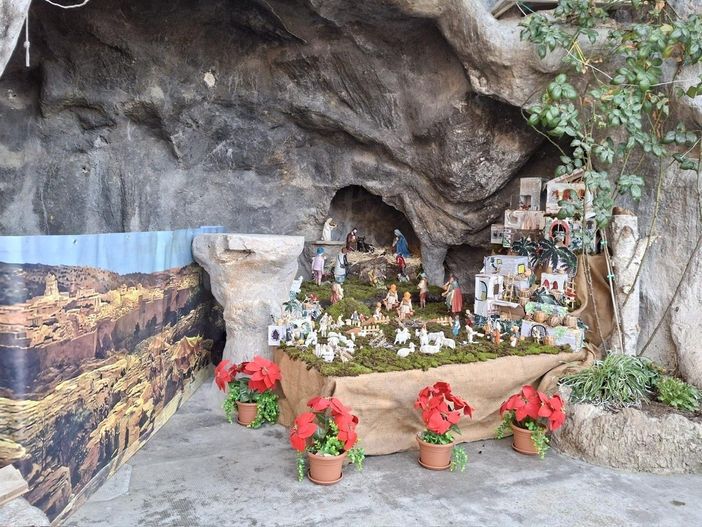 A Ceva torna la magia del presepe nella grotta di Lourdes