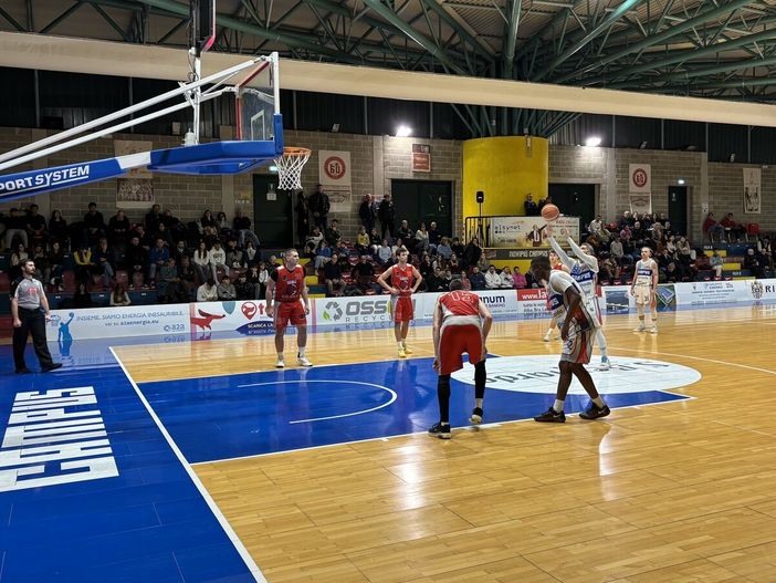 BASKET / SERIE C - Derby combattuto davanti a un numeroso pubblico BASKET / SERIE C - Derby combattuto davanti a un numeroso pubblico