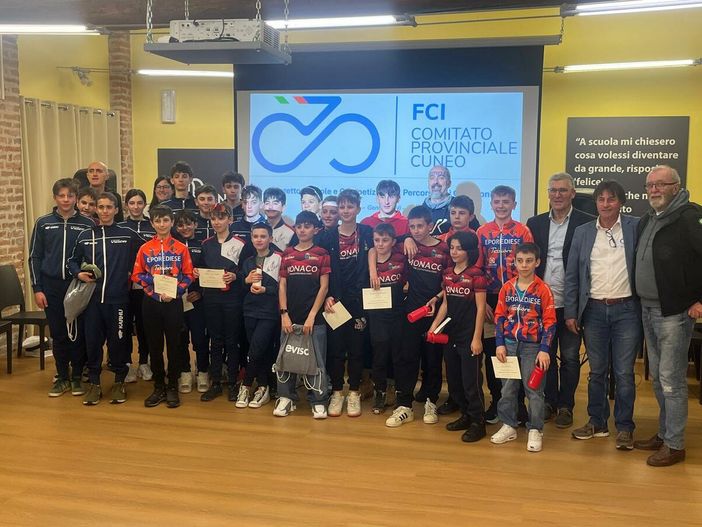 CICLISMO / Prima vittoria per Gugnino, la Vigor Piasco festeggia a Genova
