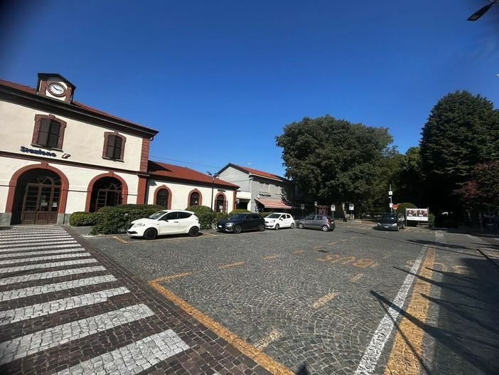 Alba, solidarietà agli agenti feriti della Polizia Locale dopo l’intervento in zona stazione