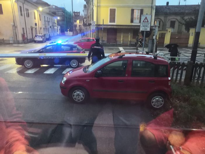 Auto bloccata sul passaggio a livello a Savigliano, treno fermo in stazione per oltre un quarto d'ora Auto bloccata sul passaggio a livello a Savigliano, treno fermo in stazione per oltre un quarto d'ora