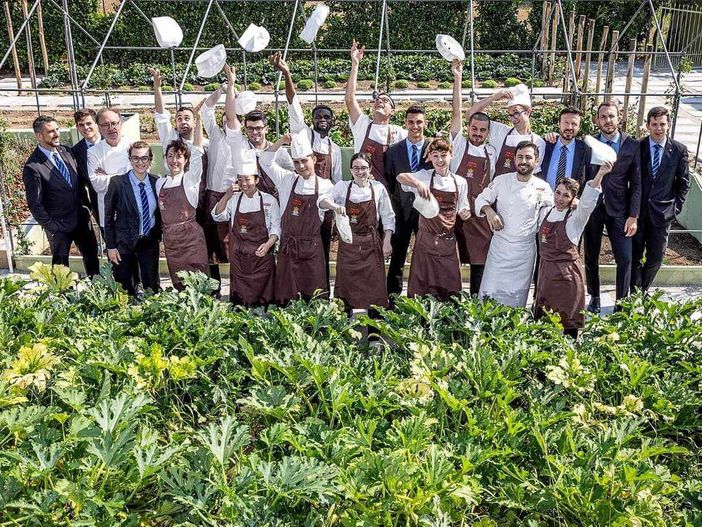 Il team dell’Antica Corona Reale di Cervere, guidato dallo chef Gian Piero Vivalda Il team dell’Antica Corona Reale di Cervere, guidato dallo chef Gian Piero Vivalda