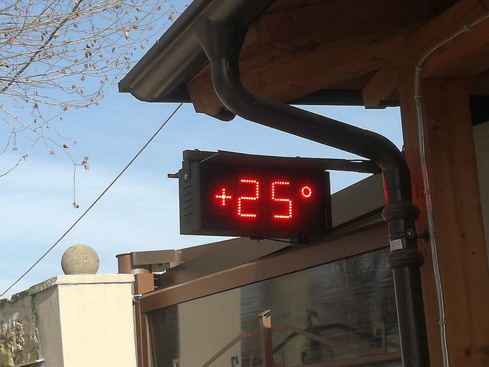 Mai un giorno di febbraio caldo come lunedì 3: zero termico ovunque sopra i 3000 metri Mai un giorno di febbraio caldo come lunedì 3: zero termico ovunque sopra i 3000 metri