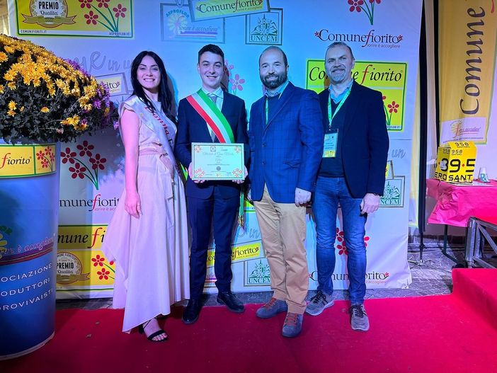 Alba conferma il "Marchio nazionale di Qualità - Comune Fiorito" Alba conferma il "Marchio nazionale di Qualità - Comune Fiorito"