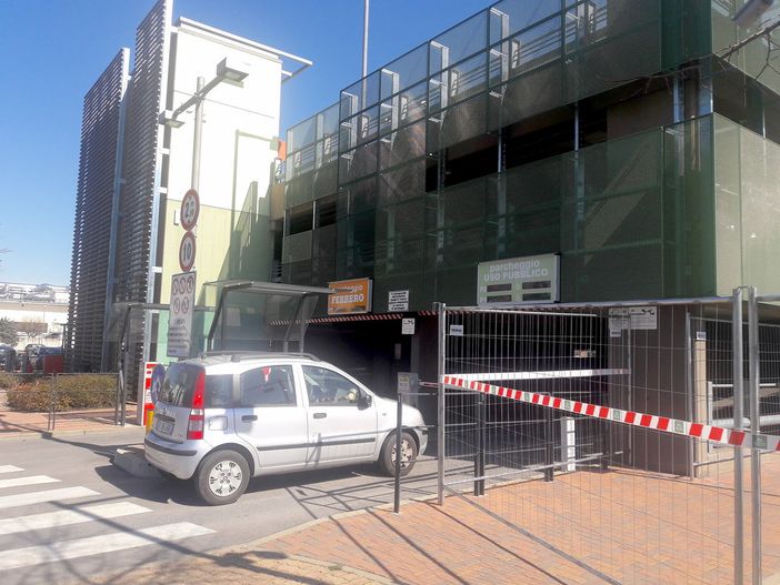 Il parcheggio multipiano realizzato negli anni scorsi dalla Ferrero