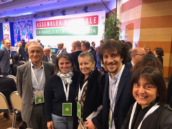 Elena Di Liddo, seconda da sinistra, col gruppo dei rappresentanti cuneesi della mozione Zingaretti Elena Di Liddo, seconda da sinistra, col gruppo dei rappresentanti cuneesi della mozione Zingaretti