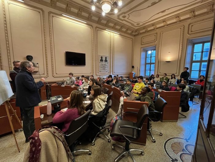 Torna a riunirsi il Consiglio comunale dei Ragazzi di Bra Torna a riunirsi il Consiglio comunale dei Ragazzi di Bra