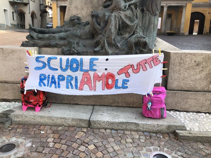 Il Piemonte resterà in rosso. Ma dopo Pasqua scuole aperte fino alla prima media