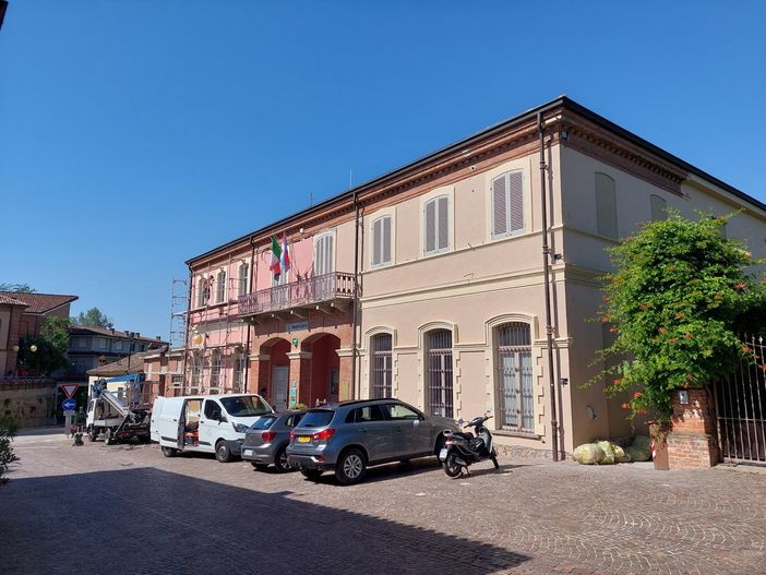 Barbaresco, l’Amministrazione Zoppi rifà il look alla piazza del Municipio