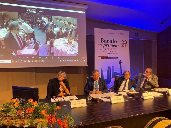 Al Castello di Grinzane Cavour, 600.000 euro per l’anno zero del Barolo solidale (VIDEO E GALLERY)