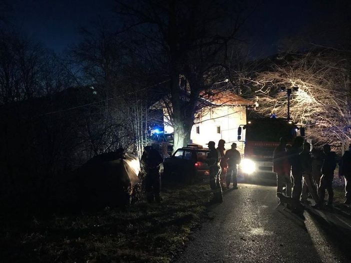 L'incendio di Brondello, nella nottata appena passata - foto dalla pagina Facebook del Corpo AIB Piemonte