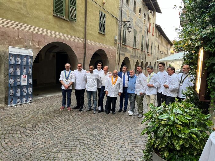 Associazione Cuochi Provincia Granda, alla cena di primavera bilanci e programmi per il futuro