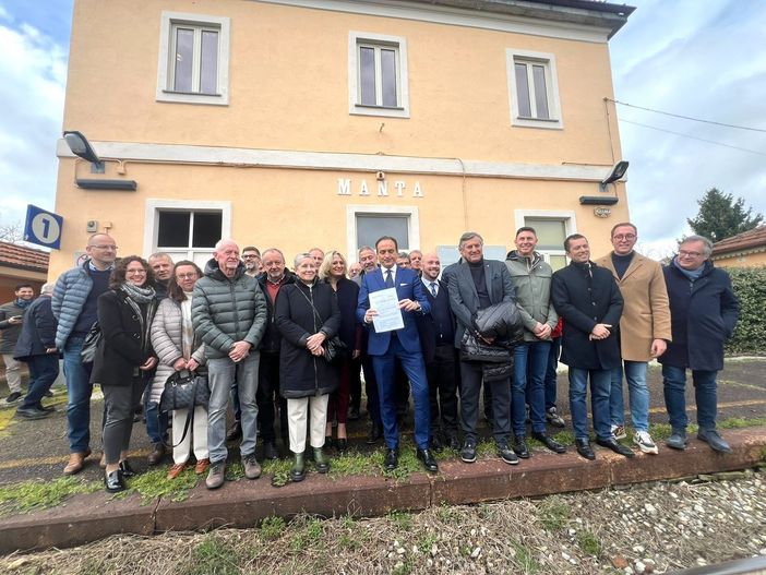 Da Manta l’annuncio di Cirio: "Da gennaio il ritorno dei treni sulla Cuneo-Saluzzo-Savigliano. Nel 2028 la riattivazione della Ceva-Ormea" Da Manta l’annuncio di Cirio: "Da gennaio il ritorno dei treni sulla Cuneo-Saluzzo-Savigliano. Nel 2028 la riattivazione della Ceva-Ormea"