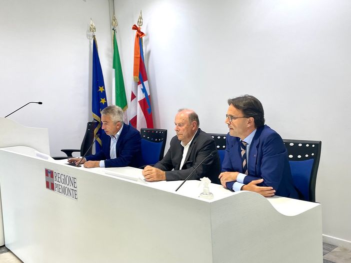 Da sinistra l'assessore Protopapa, l'industriale caseario Franco Biraghi, delegato di Confindustria Piemonte per il settore agroalimentare, e l'assessore Tronzano Da sinistra l'assessore Protopapa, l'industriale caseario Franco Biraghi, delegato di Confindustria Piemonte per il settore agroalimentare, e l'assessore Tronzano