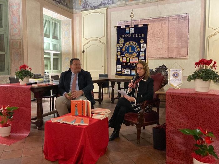 A Cherasco una panchina rossa parlante contro la violenza sulle donne