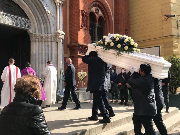 “Sabato ci siamo sentiti mancare la terra da sotto i piedi”: commozione a Dronero per l’ultimo saluto a Federico, morto a 16 anni “Sabato ci siamo sentiti mancare la terra da sotto i piedi”: commozione a Dronero per l’ultimo saluto a Federico, morto a 16 anni