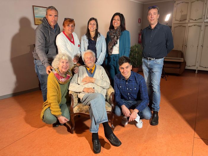 Troupe Mediaset a Garessio per l'ultracentenario Renato Quaglia Troupe Mediaset a Garessio per l'ultracentenario Renato Quaglia