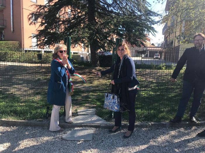A Neive, nei giardini di corso Giolitti, un nuovo spazio dedicato agli amici a quattro zampe A Neive, nei giardini di corso Giolitti, un nuovo spazio dedicato agli amici a quattro zampe
