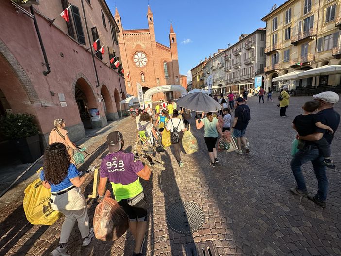 Proseguono gli appuntamenti di "plogging" ad Alba: appuntamento in frazione Scaparoni Proseguono gli appuntamenti di "plogging" ad Alba: appuntamento in frazione Scaparoni