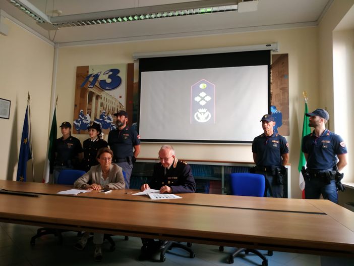 Presentati a Cuneo i nuovi gradi della polizia di stato: prima "apparizione pubblica", il servizio d'ordine all'Illuminata