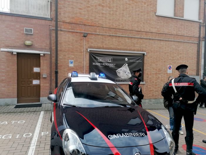 Il padre del rapinatore ferito respinge l’accusa di favoreggiamento: "Non l’ho accompagnato io a Savigliano"