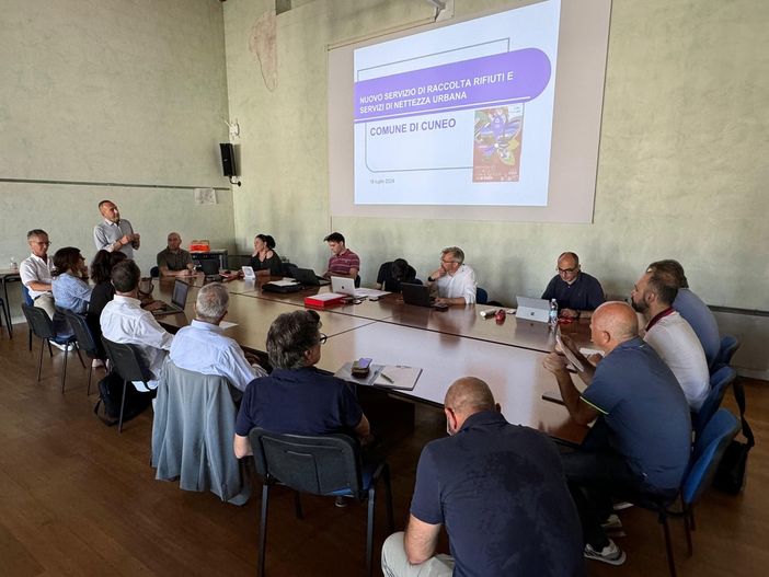 Cuneo, nuovo appalto dei rifiuti e locali sfitti i temi al centro dell’ultima riunione del Distretto Urbano del Commercio