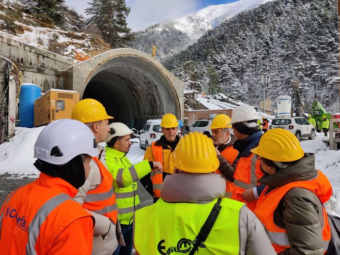 Nelle foto il sopralluogo al cantiere che martedì 5 dicembre ha coinvolto i sindaci del territorio, alla presenza dell’ispettore del Ministero delle Infrastrutture Daniele Pietrosanti e del consigliere regionale Paolo Demarchi