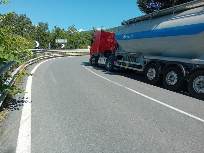 Revocato il fermo dei mezzi pesanti sulla Statale 28: la Camera di Commercio ringrazia le prefetture e i presidenti delle due province