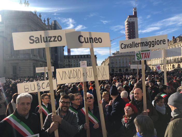 Il nord Italia scende in piazza a Torino per il sì Tav Il nord Italia scende in piazza a Torino per il sì Tav